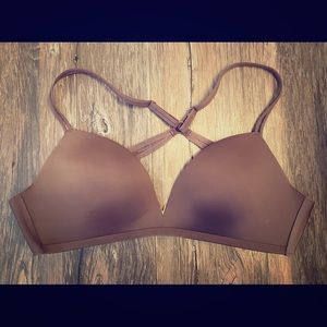 Victoria’s Secret wireless cross-back bra 32D